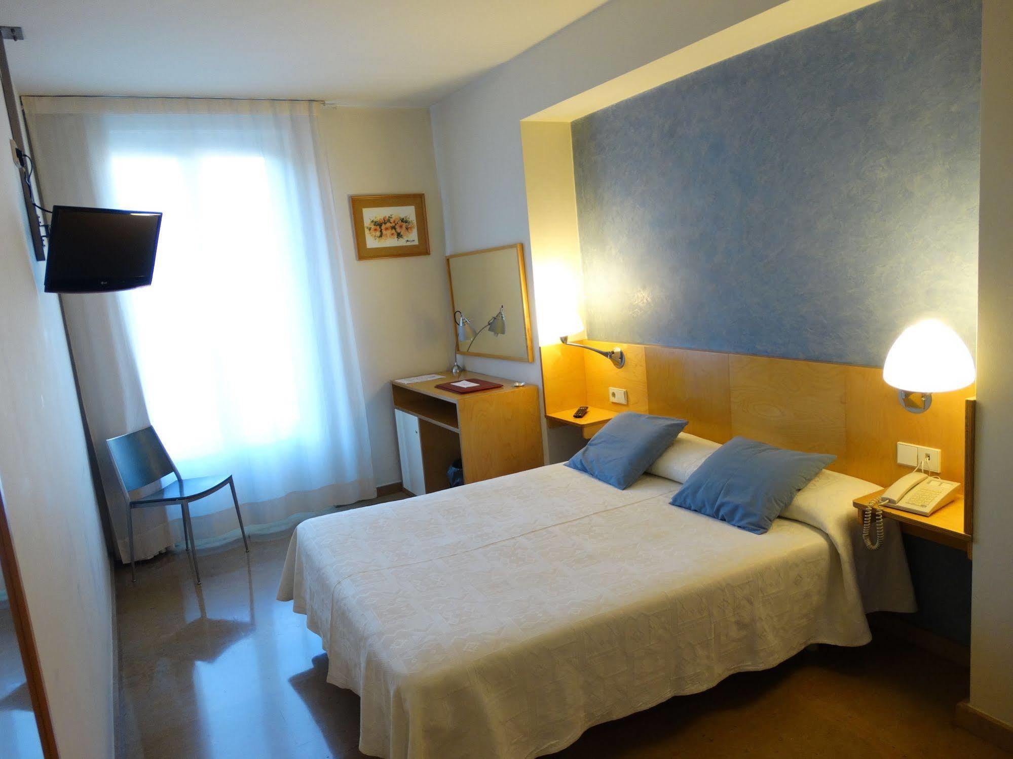 Hotel Rambla Figueres Экстерьер фото